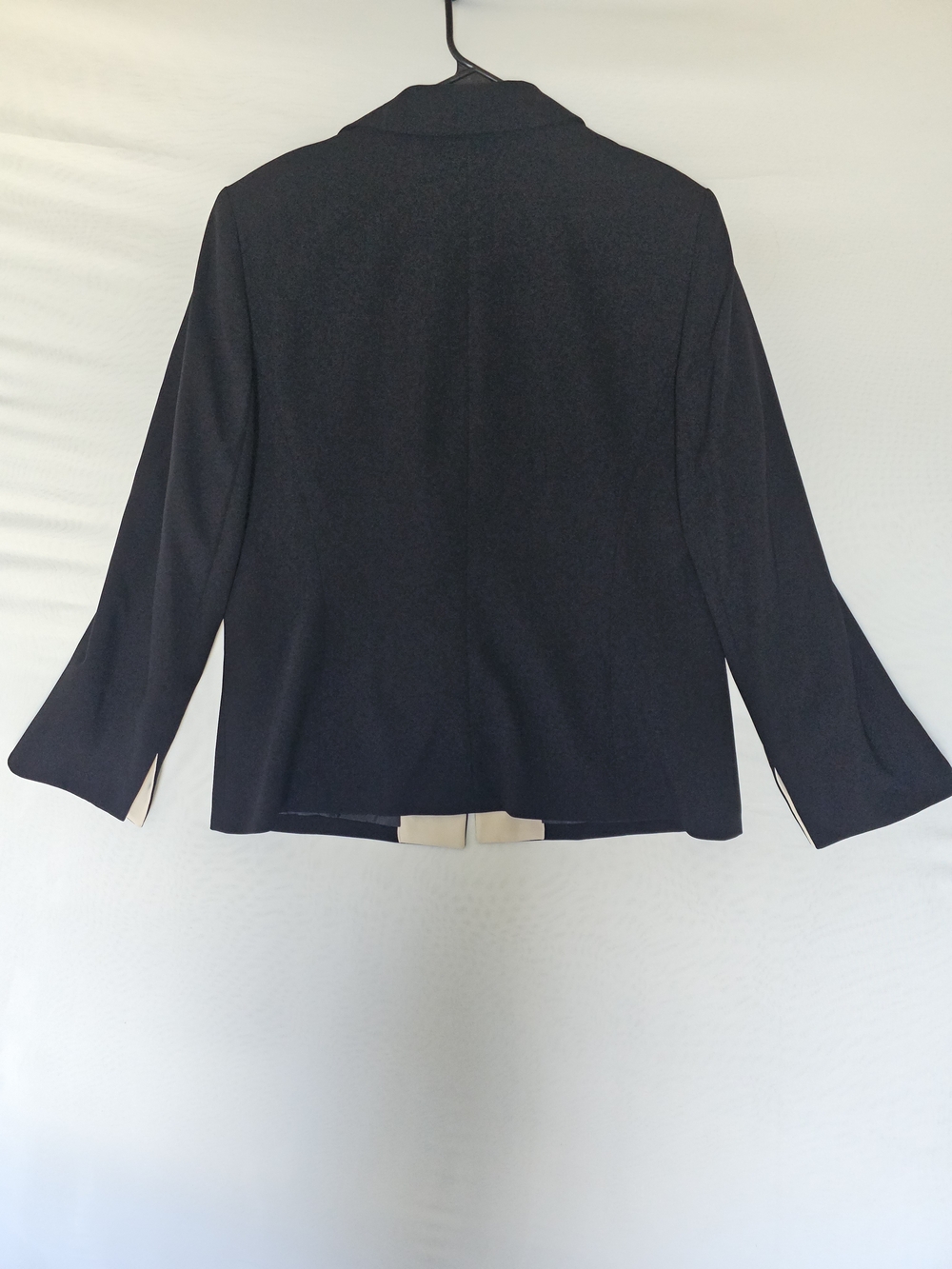 Kasper Black Open-Front Blazer with Cream Contrast Trim - Size 16 - Picture 7 of 16